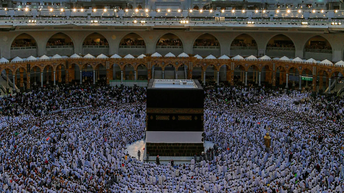 Saudi Arabia mandates that all Umrah pilgrims must receive a meningitis vaccine 