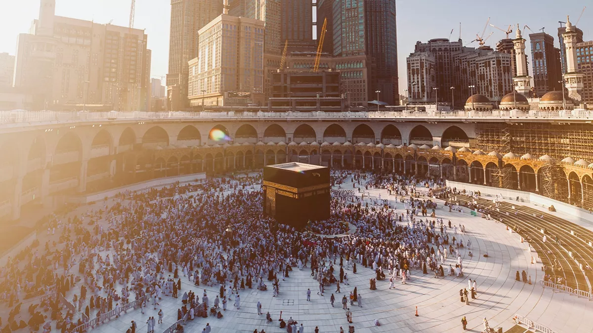 Saudi Red Crescent Authority launched air ambulance service from the towers adjacent to the Grand Mosque in Makkah 