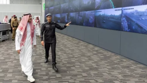 Minister of Media Salman Al-Dosari visited the Unified Security Operations Center (911) in Makkah