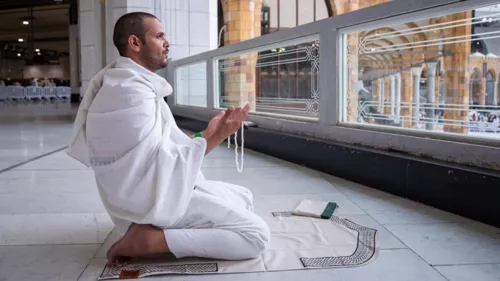 Special gifts being distributed to pilgrims that represent the cultural heritage and artistic richness of Saudi Arabia