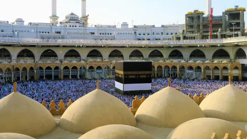 Specific time set for men and women worshipers to visit the Hijr Ismail or Hateem close to the Holy Kaaba 